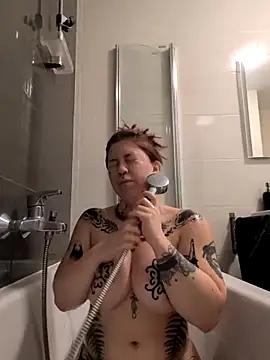 Snapshot of divine_eve chatting on 11-25-25, 02:06 divine eve online show from 11-25-25, 02:06