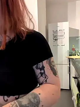 Snapshot of divine_eve chatting on 12-04-25, 12:36 divine eve online show from 12-04-25, 12:36