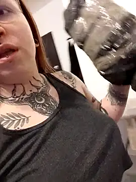 Snapshot of divine_eve chatting on 12-13-25, 09:53 divine eve online show from 12-13-25, 09:53