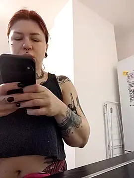 Snapshot of divine_eve chatting on 12-14-25, 10:42 divine eve online show from 12-14-25, 10:42