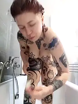 Snapshot of divine_eve chatting on 12-19-25, 09:49 divine eve online show from 12-19-25, 09:49