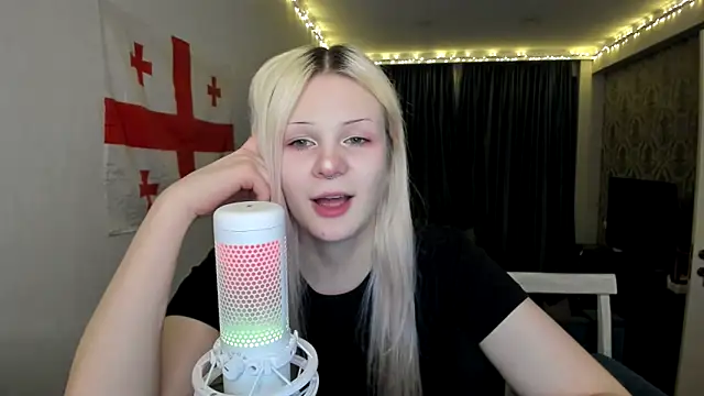 Snapshot of sashakiss99 chatting on 01-02-25, 05:07 sashakiss99 online show from 01-02-25, 05:07