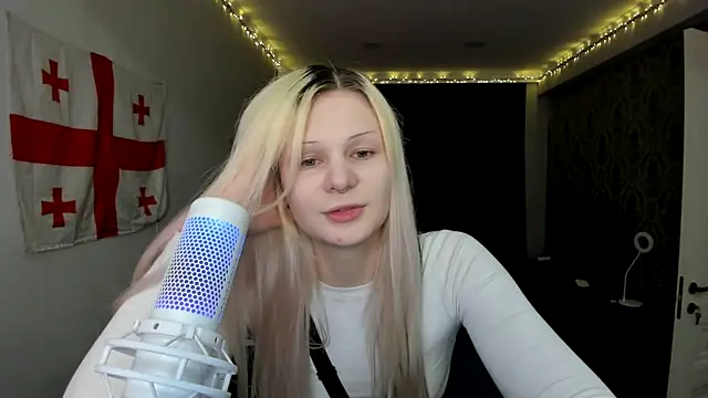 Snapshot of sashakiss99 chatting on 01-22-25, 04:12 sashakiss99 online show from 01-22-25, 04:12