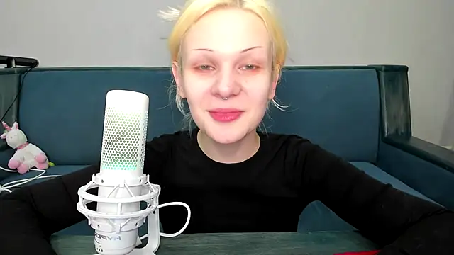 Snapshot of sashakiss99 chatting on 02-24-25, 08:25 sashakiss99 online show from 02-24-25, 08:25