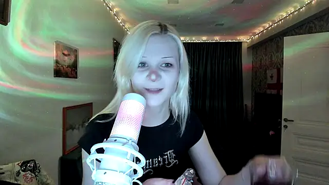 Snapshot of sashakiss99 chatting on 09-15-25, 05:46 sashakiss99 online show from 09-15-25, 05:46