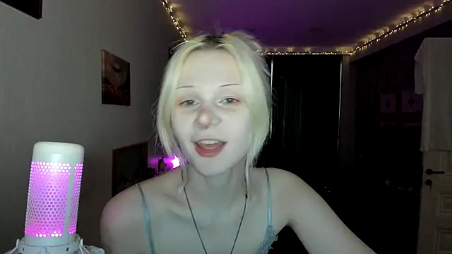 Snapshot of sashakiss99 chatting on 10-01-25, 12:33 sashakiss99 online show from 10-01-25, 12:33