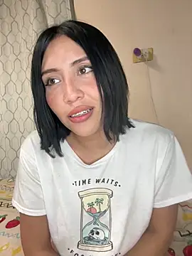 Snapshot of LunaAurora3 chatting on 11-19-25, 06:46 LunaAurora3 online show from 11-19-25, 06:46