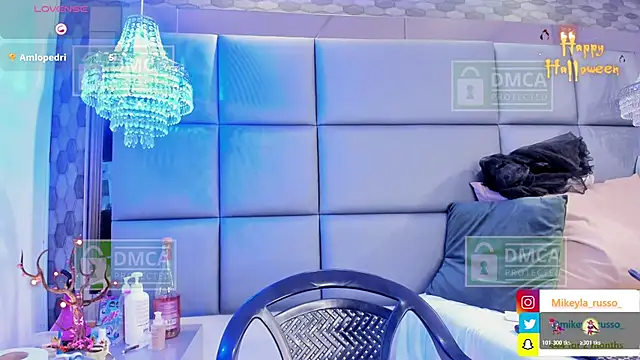 Mikeyla-Russo online show from 10-18-25, 11:49