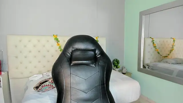 Snapshot of nami_sam01 chatting on 03-09-25, 04:00 nami sam01 online show from 03-09-25, 04:00