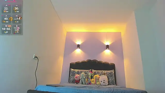 Sofia Clauss  online show from 10-19-25, 04:24