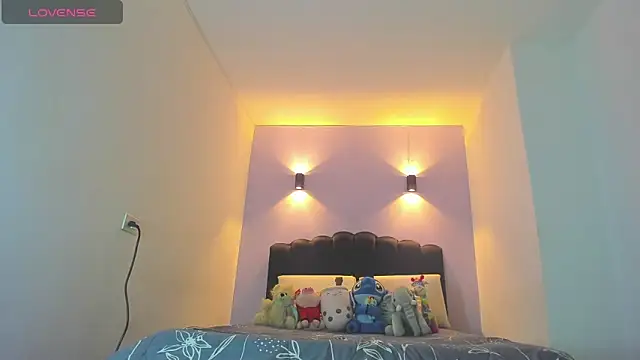 Snapshot of Sofia_Clauss_ chatting on 12-20-25, 04:19 Sofia Clauss online show from 12-20-25, 04:19