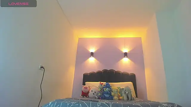 Snapshot of Sofia_Clauss_ chatting on 12-21-25, 03:13 Sofia Clauss online show from 12-21-25, 03:13