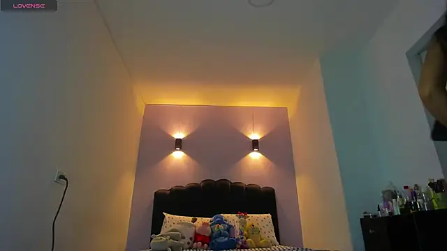 Snapshot of Sofia_Clauss_ chatting on 02-11-26, 05:12 Sofia Clauss online show from 02-11-26, 05:12