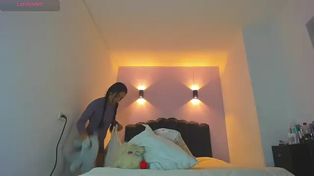 Snapshot of Sofia_Clauss_ chatting on 03-02-26, 04:03 Sofia Clauss online show from 03-02-26, 04:03