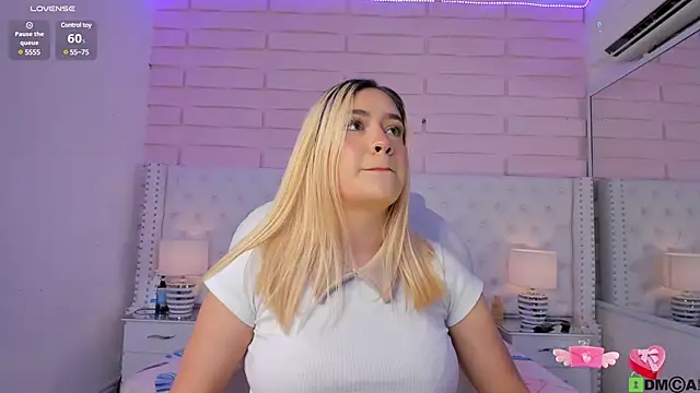 Snapshot of Yaaky_ chatting on 12-13-24, 01:26 Yaaky online show from 12-13-24, 01:26