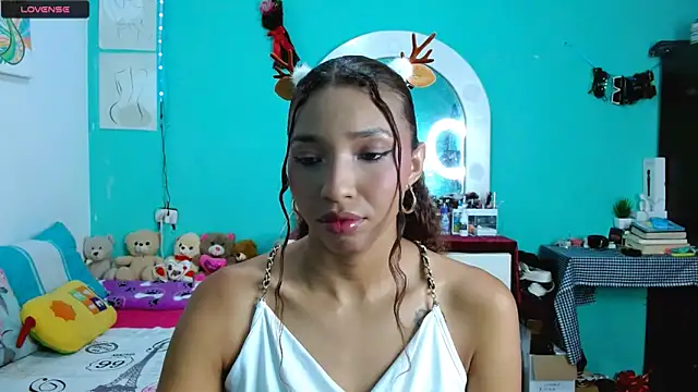 Snapshot of sensitive_brunette chatting on 12-20-25, 12:51 sensitive brunette online show from 12-20-25, 12:51