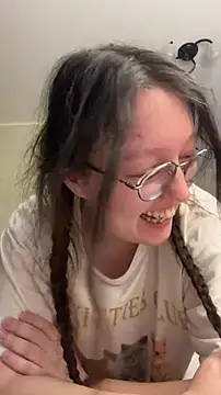 Snapshot of emigooflordXD chatting on 10-23-25, 02:05 emigooflordXD online show from 10-23-25, 02:05