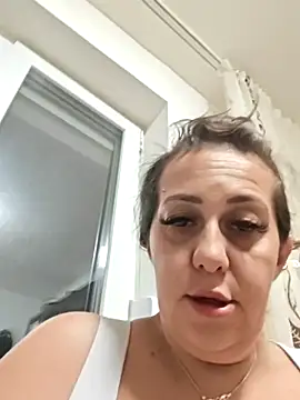 AvaLloyd online show from 10-29-25, 01:52