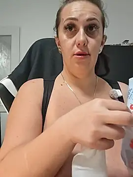 AvaLloyd online show from 11-19-25, 02:55