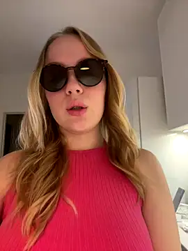 Snapshot of Little_Forest_ELF chatting on 11-28-25, 02:09 Little Forest ELF online show from 11-28-25, 02:09