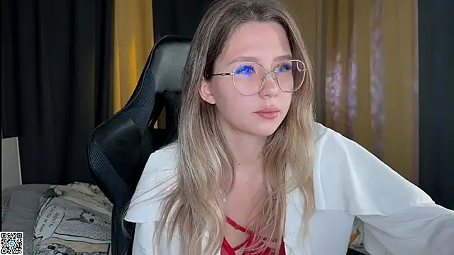 Snapshot of Ameliia_castro chatting on 10-12-25, 01:37 Ameliia castro online show from 10-12-25, 01:37