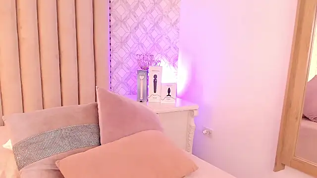 Snapshot of Charlotte__08 chatting on 02-01-25, 11:43 Charlotte 08 online show from 02-01-25, 11:43