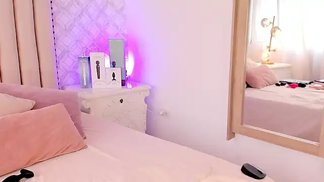 Snapshot of Charlotte__08 chatting on 02-07-25, 08:31 Charlotte 08 online show from 02-07-25, 08:31