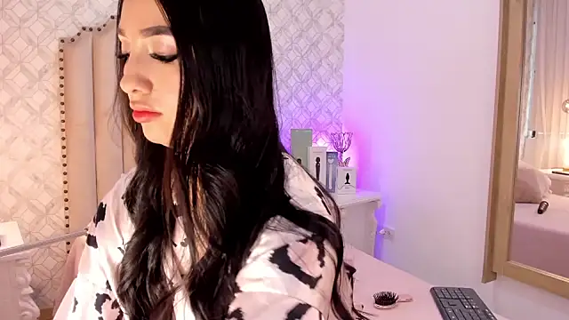 Snapshot of Charlotte__08 chatting on 02-10-25, 08:31 Charlotte 08 online show from 02-10-25, 08:31