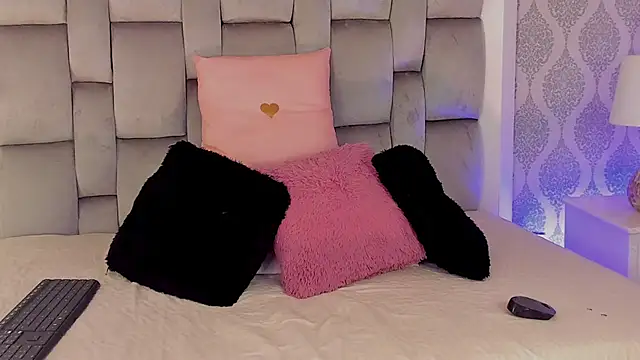 Charlotte  08 online show from 09-24-25, 02:15