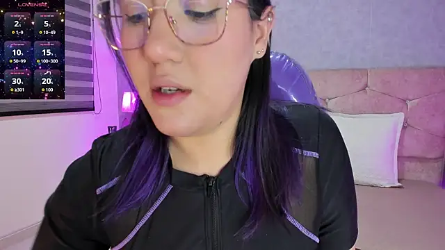 Snapshot of sweet--emily chatting on 10-09-25, 04:21 sweet--emily online show from 10-09-25, 04:21