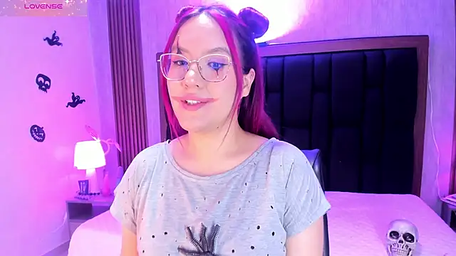 Snapshot of sweet--emily chatting on 10-30-25, 04:14 sweet--emily online show from 10-30-25, 04:14