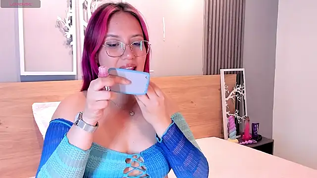 Snapshot of sweet--emily chatting on 11-19-25, 05:07 sweet--emily online show from 11-19-25, 05:07