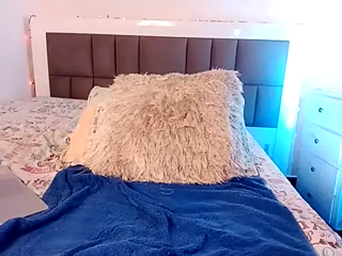 Snapshot of nicolaskan chatting on 10-11-25, 04:27 nicolaskan online show from 10-11-25, 04:27