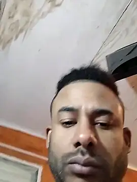 Snapshot of Negroricobaby chatting on 02-20-25, 04:25 Negroricobaby online show from 02-20-25, 04:25