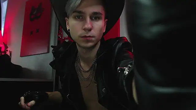 Joseph  Quinn online show from 12-19-24, 08:34