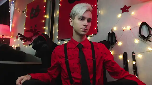 Joseph  Quinn online show from 12-25-24, 11:22