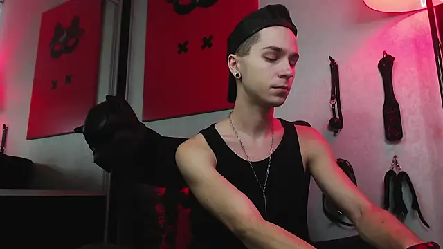 Joseph  Quinn online show from 01-17-25, 11:49