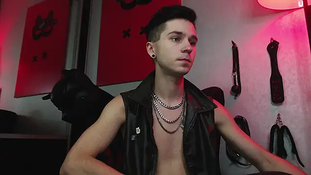 Joseph  Quinn online show from 01-18-25, 02:12