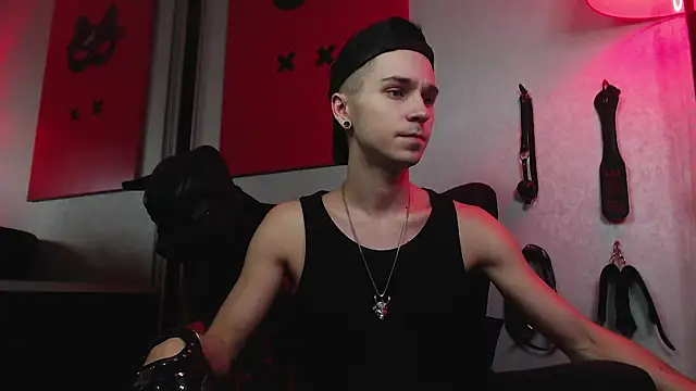 Joseph  Quinn online show from 01-24-25, 09:05