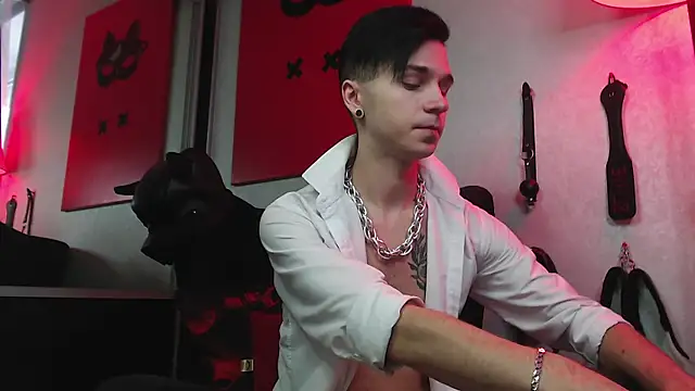 Joseph  Quinn online show from 02-02-25, 11:19