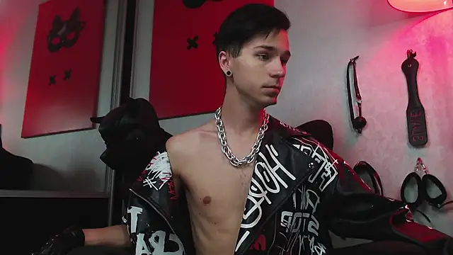 Joseph  Quinn online show from 02-28-25, 08:20