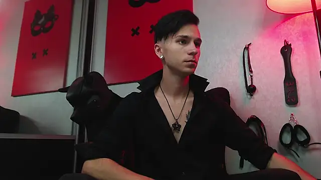 Joseph  Quinn online show from 03-07-25, 11:18