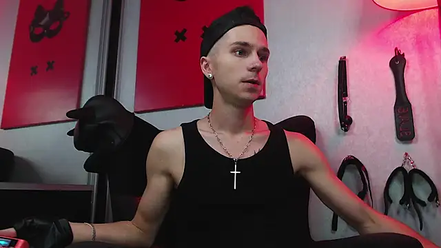 Joseph  Quinn online show from 03-08-25, 12:52