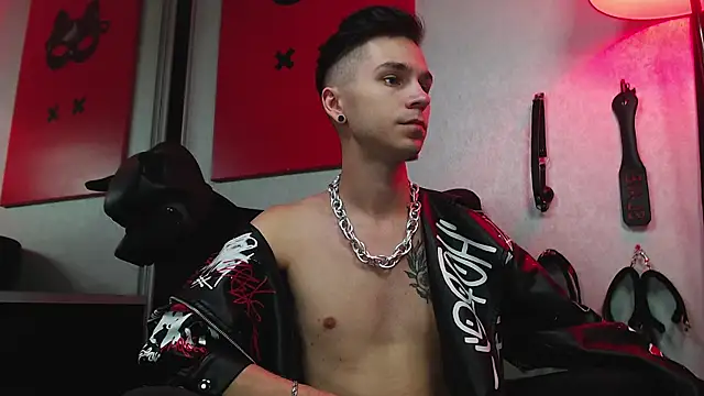 Joseph  Quinn online show from 03-10-25, 11:10