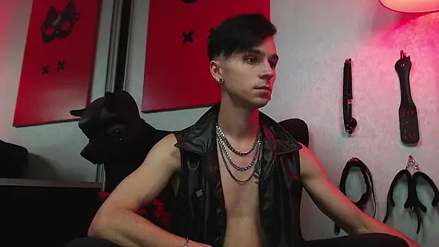 Joseph  Quinn online show from 03-13-25, 10:57