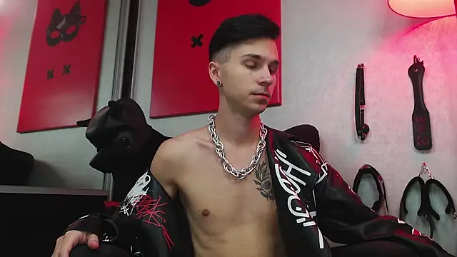 Joseph  Quinn online show from 03-15-25, 11:08