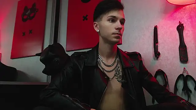 Joseph  Quinn online show from 03-21-25, 07:33