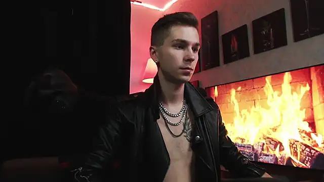 Joseph  Quinn online show from 09-17-25, 08:05