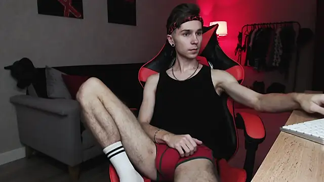 Joseph  Quinn online show from 11-15-25, 04:54