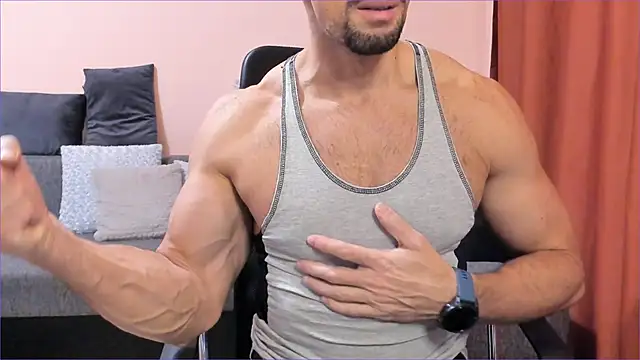 HotHunkTrainer online show from 12-02-24, 04:31